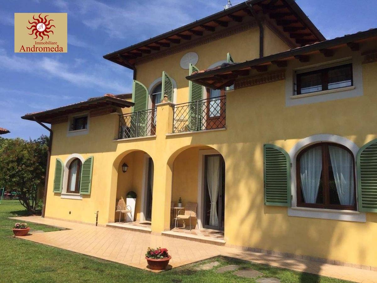 6 bedrooms Villa in Forte dei Marmi, Italy No. 95906