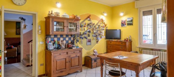 6-salle Appartement à Parma, Italy No. 42826 10