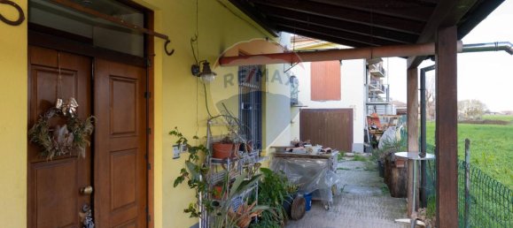 6-salle Appartement à Parma, Italy No. 42826 4
