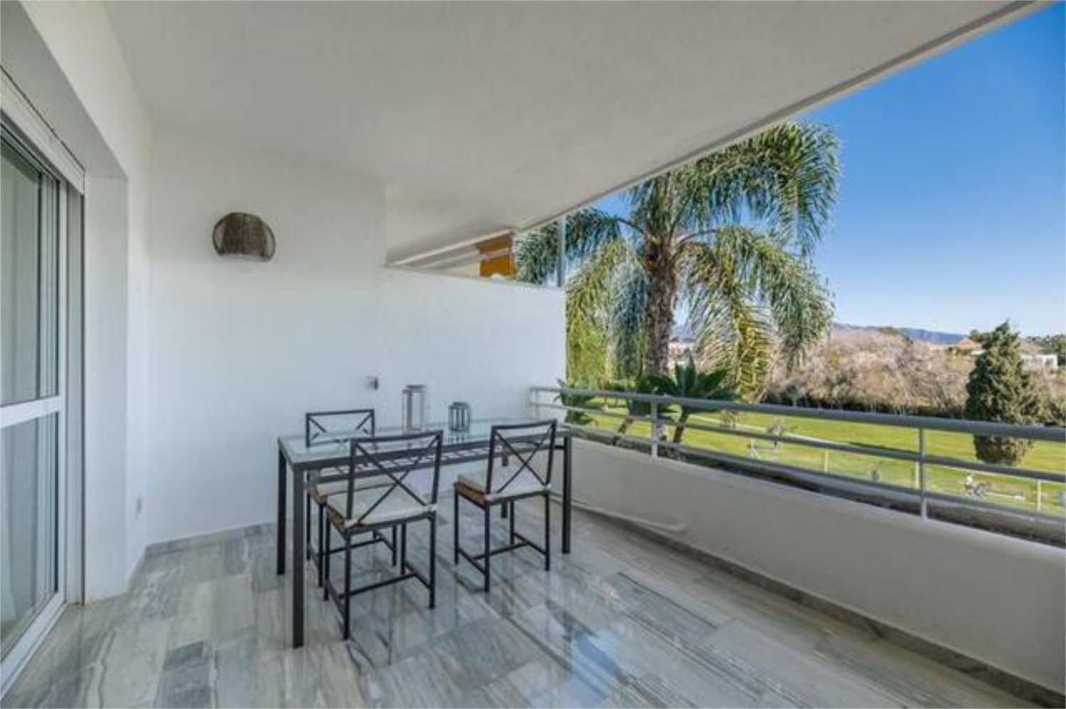 Apartamento de 3 dormitorios en Marbella, Spain No. 186757