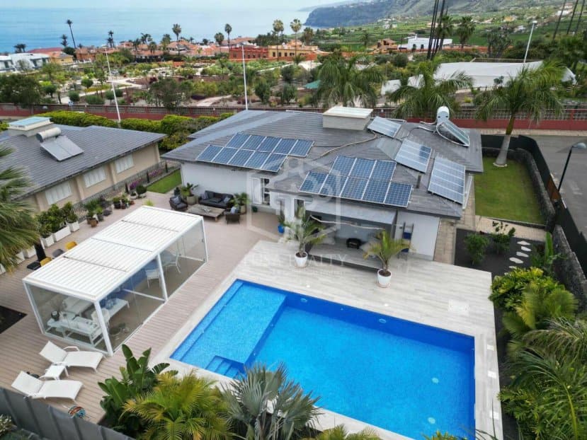 4 bedrooms Villa in La Orotava, Spain No. 294212