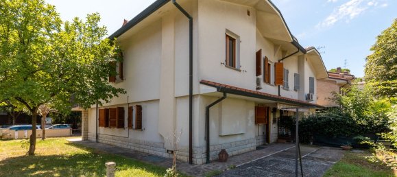 8 bedrooms House in Lugo, Italy No. 362521 3