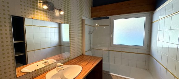 4 bedrooms House in Sainte-Helene, France No. 96660 9