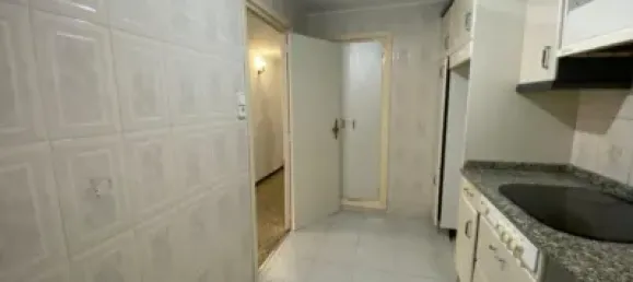 4 bedrooms Apartment in Zaragoza, Spain No. 145885 7