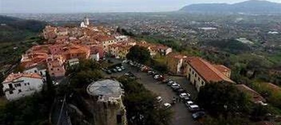 Дом с 10 комнатами в Кастельнуово Магра, Италия № 216825 32