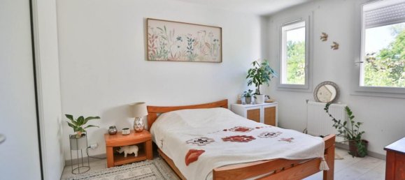 Casa de 4 dormitorios en Savigny-le-Temple, France No. 296024 5