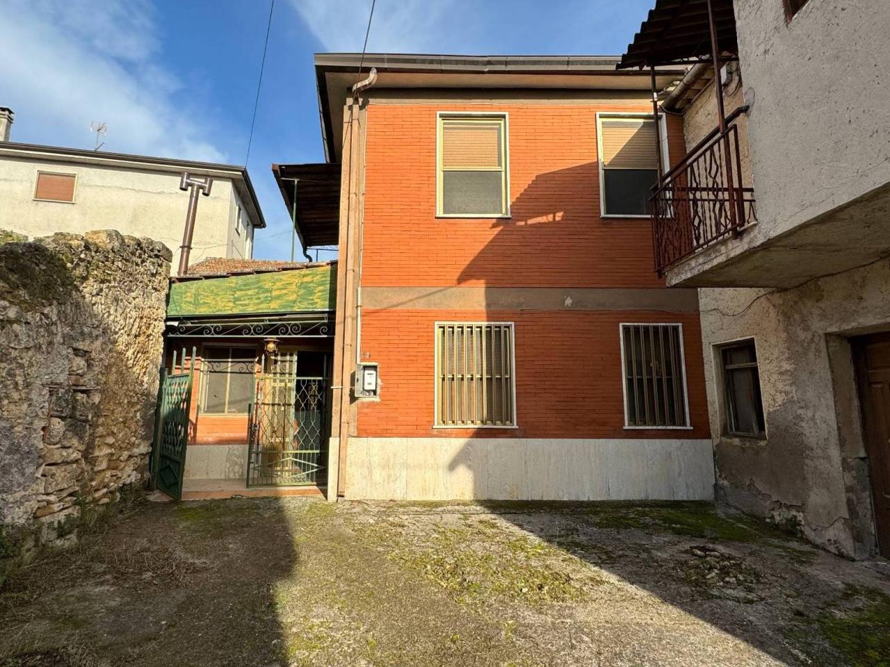 4 rooms Villa in Monte San Giovanni Campano, Italy No. 110377