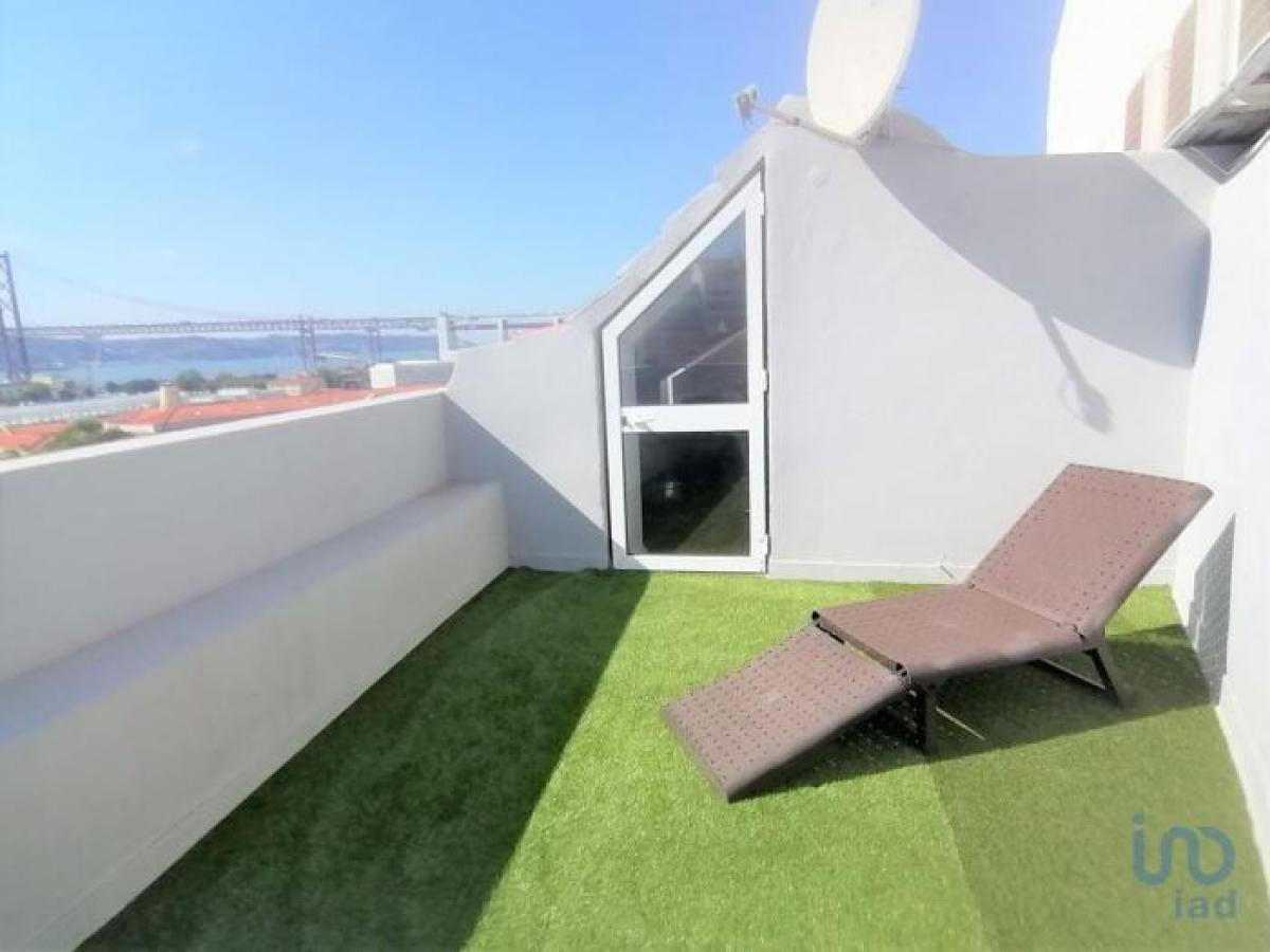 2 bedrooms Apartment in Lisbon, Portugal No. 5759