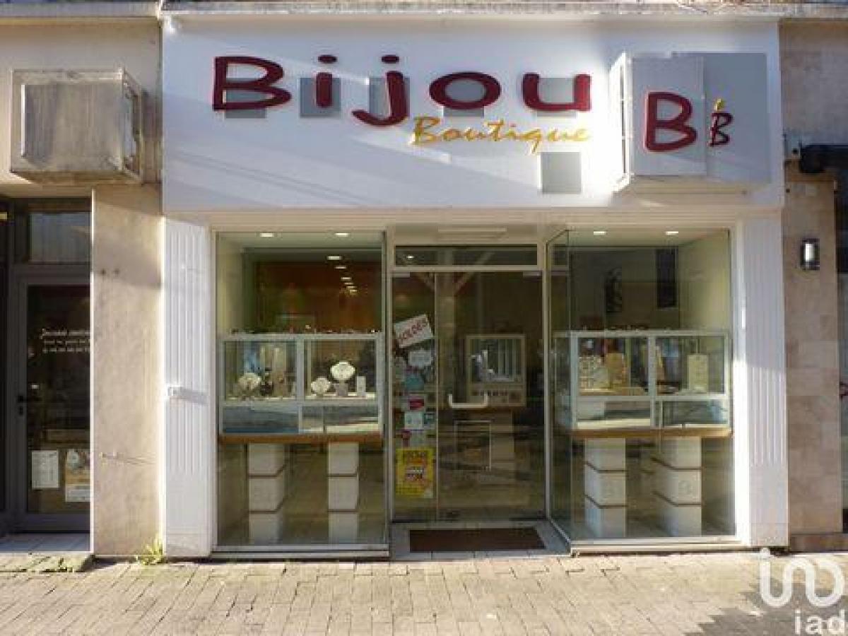  مكتب في Orthez, France 55متر مربع رقم 17656