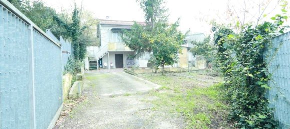 3 bedrooms Villa in Pescara, Italy No. 168812 4