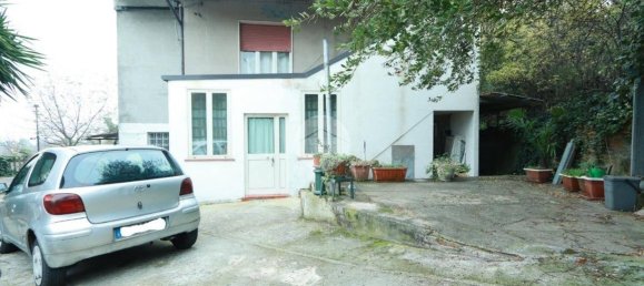 3 bedrooms Villa in Pescara, Italy No. 168812 2