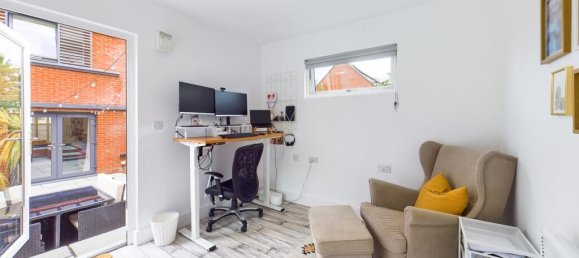 Дом с 3 спальнями в Бордон, Великобритания № 13804 8