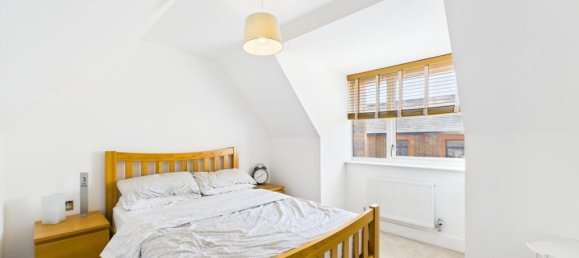 Дом с 3 спальнями в Бордон, Великобритания № 13804 12