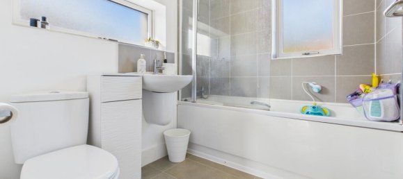 Дом с 3 спальнями в Бордон, Великобритания № 13804 11