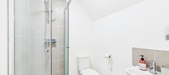 Дом с 3 спальнями в Бордон, Великобритания № 13804 15