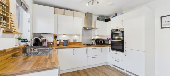 Дом с 3 спальнями в Бордон, Великобритания № 13804 16