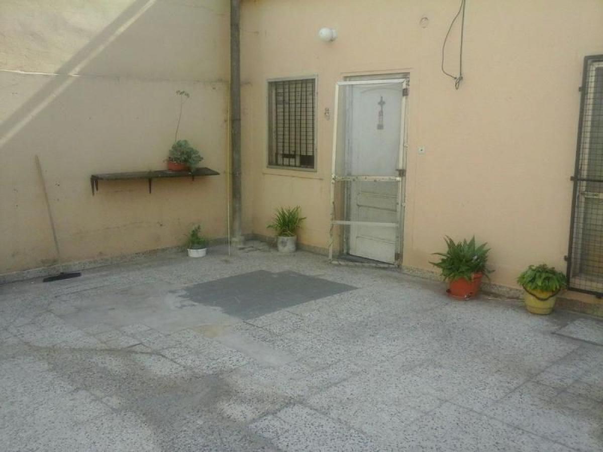  Commercial property in Lanus, Argentina No. 27882