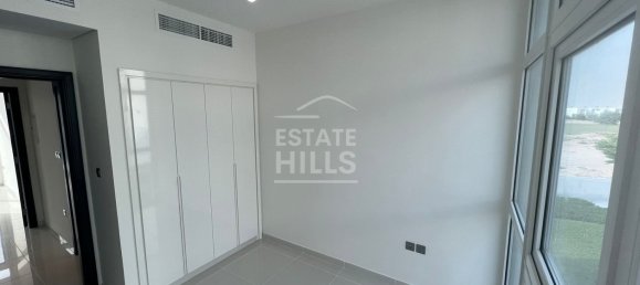 3 bedrooms Villa in Dubai, UAE No. 8392 8