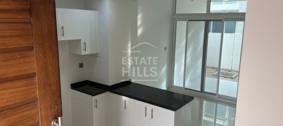 3 bedrooms Villa in Dubai, UAE No. 8392 12