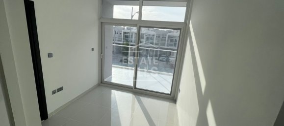 3 bedrooms Villa in Dubai, UAE No. 8392 9