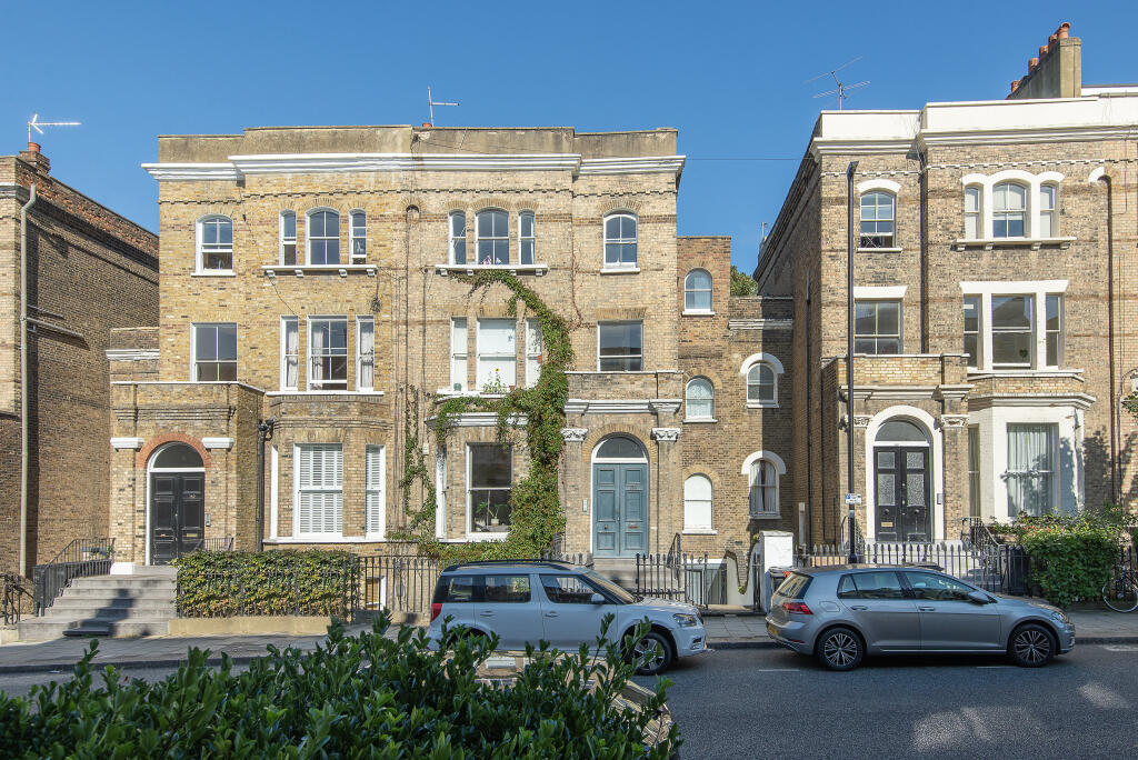 3 bedrooms Apartment in London, United Kingdom No. 14054