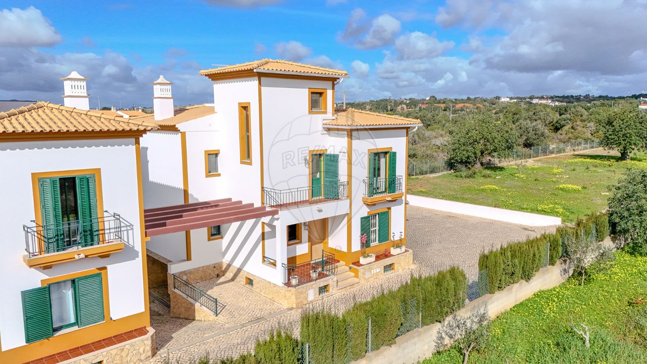 Villa T4 em Ferreiras, Portugal N.º 16950