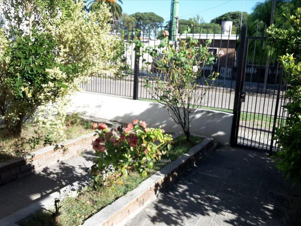 2 bedrooms House in Montevideo, Uruguay No. 5452