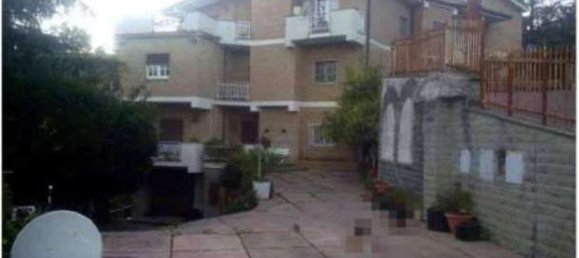 8 rooms Apartment in Cosenza, Italy No. 180961 3