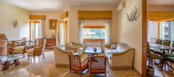 5 rooms Apartment in Naples, Italy No. 271822 3