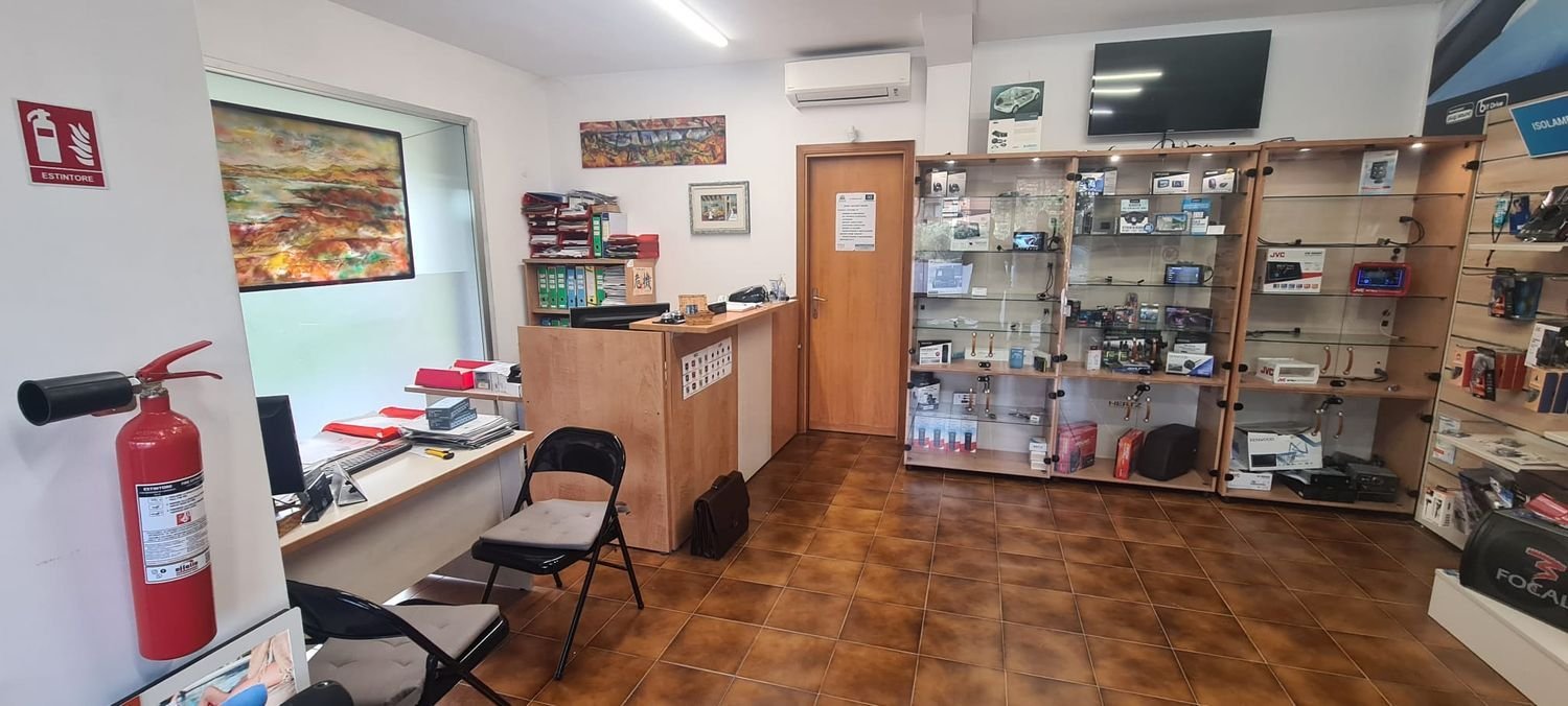 Gewerbliche Immobilie in Perugia, Italy 140m², Nr. 103549