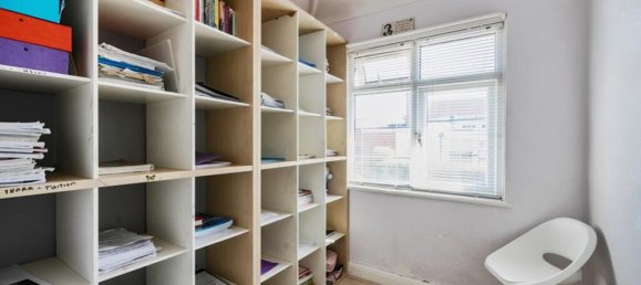 3 bedrooms Commercial property in Sutton, United Kingdom No. 13470 9