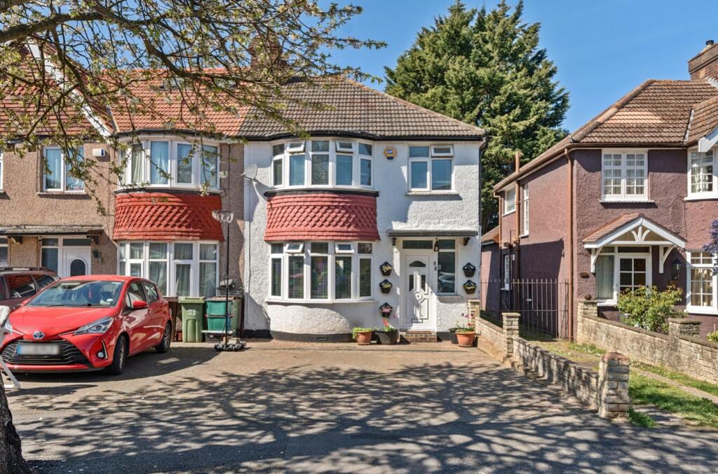 3 bedrooms Commercial property in Sutton, United Kingdom No. 13470