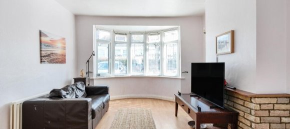 3 bedrooms Commercial property in Sutton, United Kingdom No. 13470 2