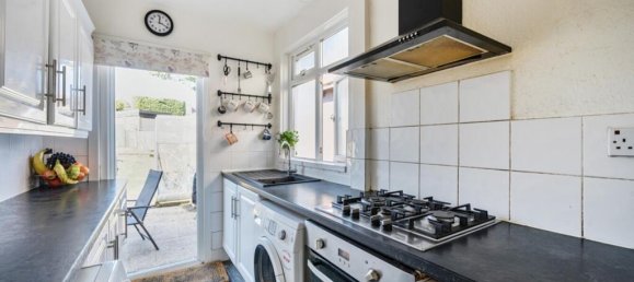 3 bedrooms Commercial property in Sutton, United Kingdom No. 13470 4