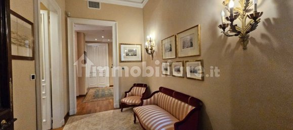 2 bedrooms Apartment in Turin, Italy No. 261091 3