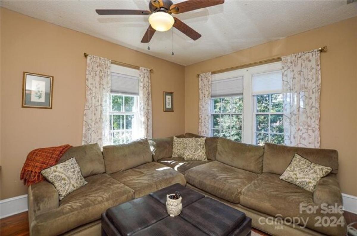 5 bedrooms House in Concord, USA No. 218206