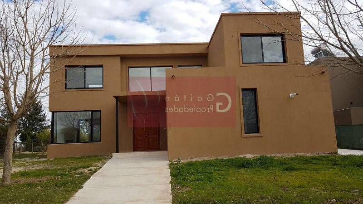 Casa de 3 dormitorios en Tigre, Argentina No. 88378