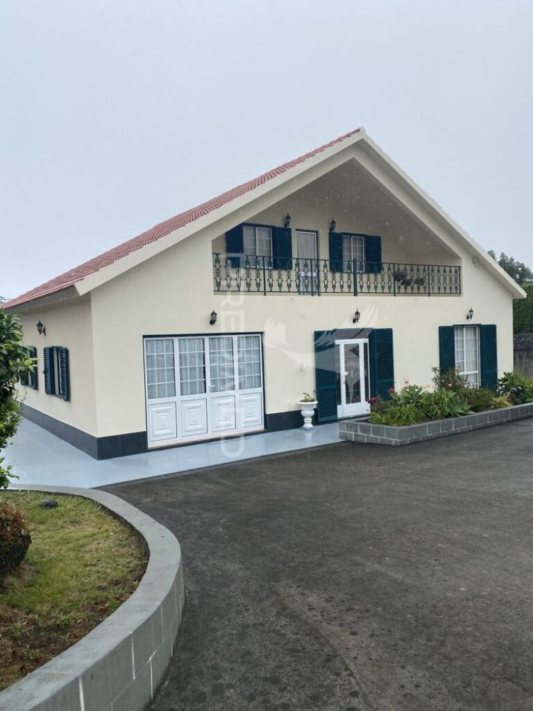 3 bedrooms House in Velas, Portugal No. 191282