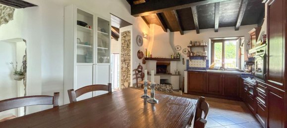 6 bedrooms House in Carro, Italy No. 314281 8