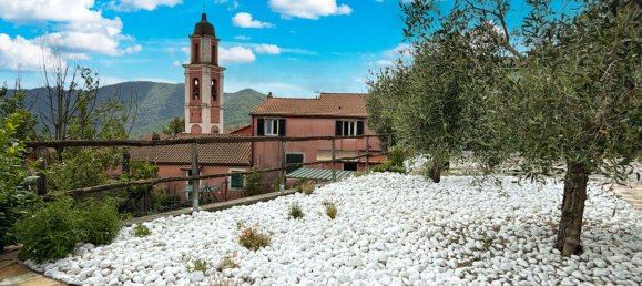 6 bedrooms House in Carro, Italy No. 314281 16