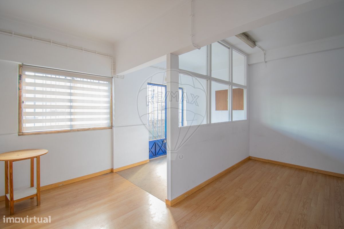 168m² Commercial property in Odivelas, Portugal No. 264019