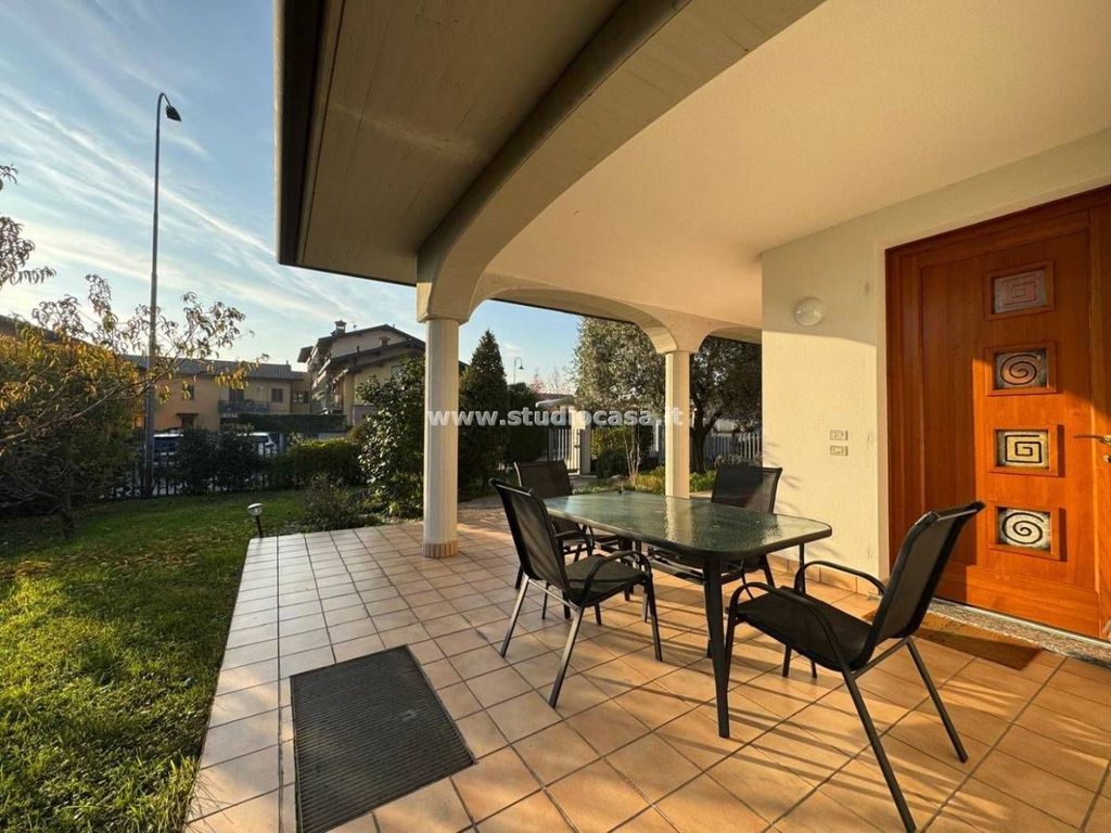 3 bedrooms Villa in Mapello, Italy No. 392510