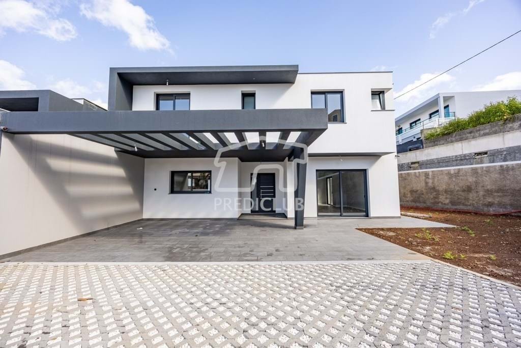 3 bedrooms Villa in Funchal, Portugal No. 104666