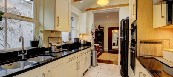 Таунхаус с 5 спальнями в Доркинг, Великобритания № 10412 2