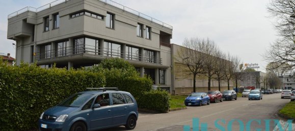 Lagerhaus in Olgiate Comasco, Italy 2430m², Nr. 138677 2