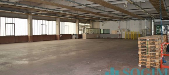 Lagerhaus in Olgiate Comasco, Italy 2430m², Nr. 138677 34
