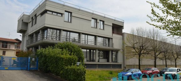 Lagerhaus in Olgiate Comasco, Italy 2430m², Nr. 138677 6