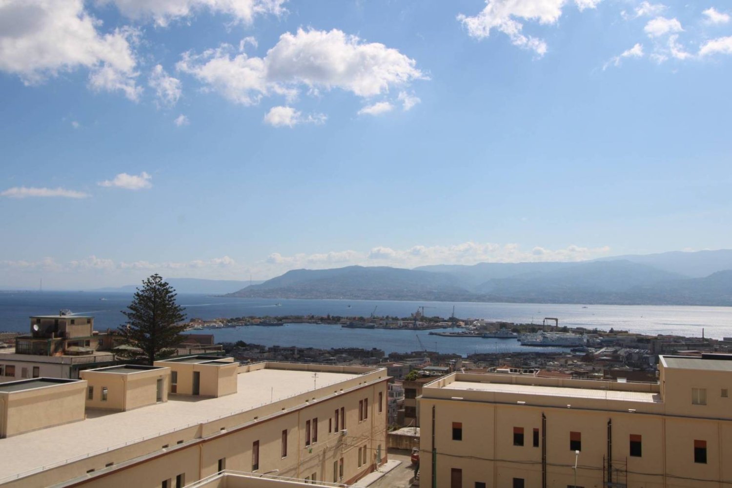 Apartamento de 2 dormitorios en Messina, Italy No. 278963