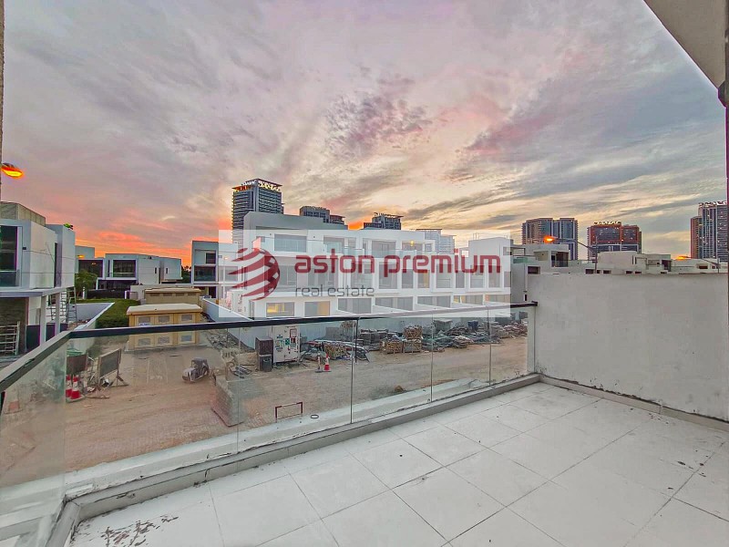 Moradia em banda T5 em Dubai, UAE N.º 55386