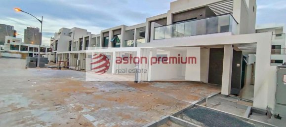 Moradia em banda T5 em Dubai, UAE N.º 55386 18